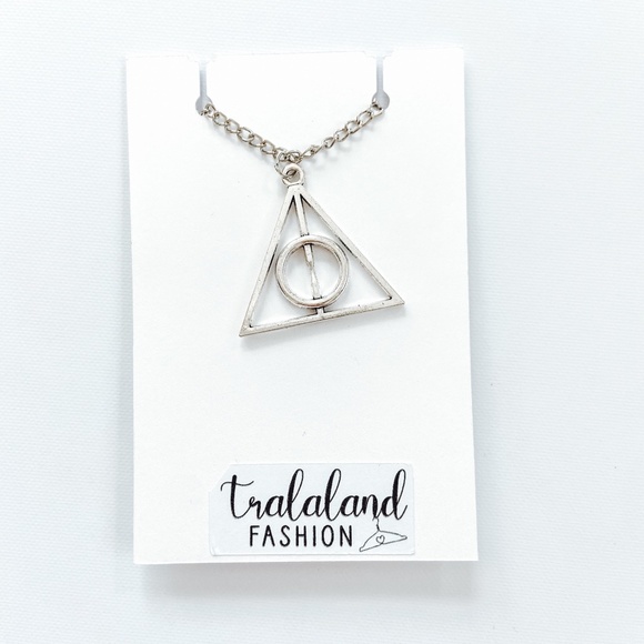 > NEW < Boutique Silver Toned Harry Potter Deathly Hallows Pendant Necklace - Picture 2 of 8